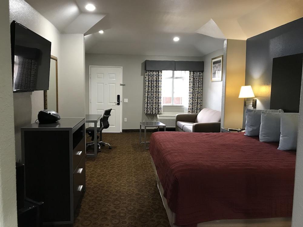 Camelot Inn And Suites Aldine Экстерьер фото