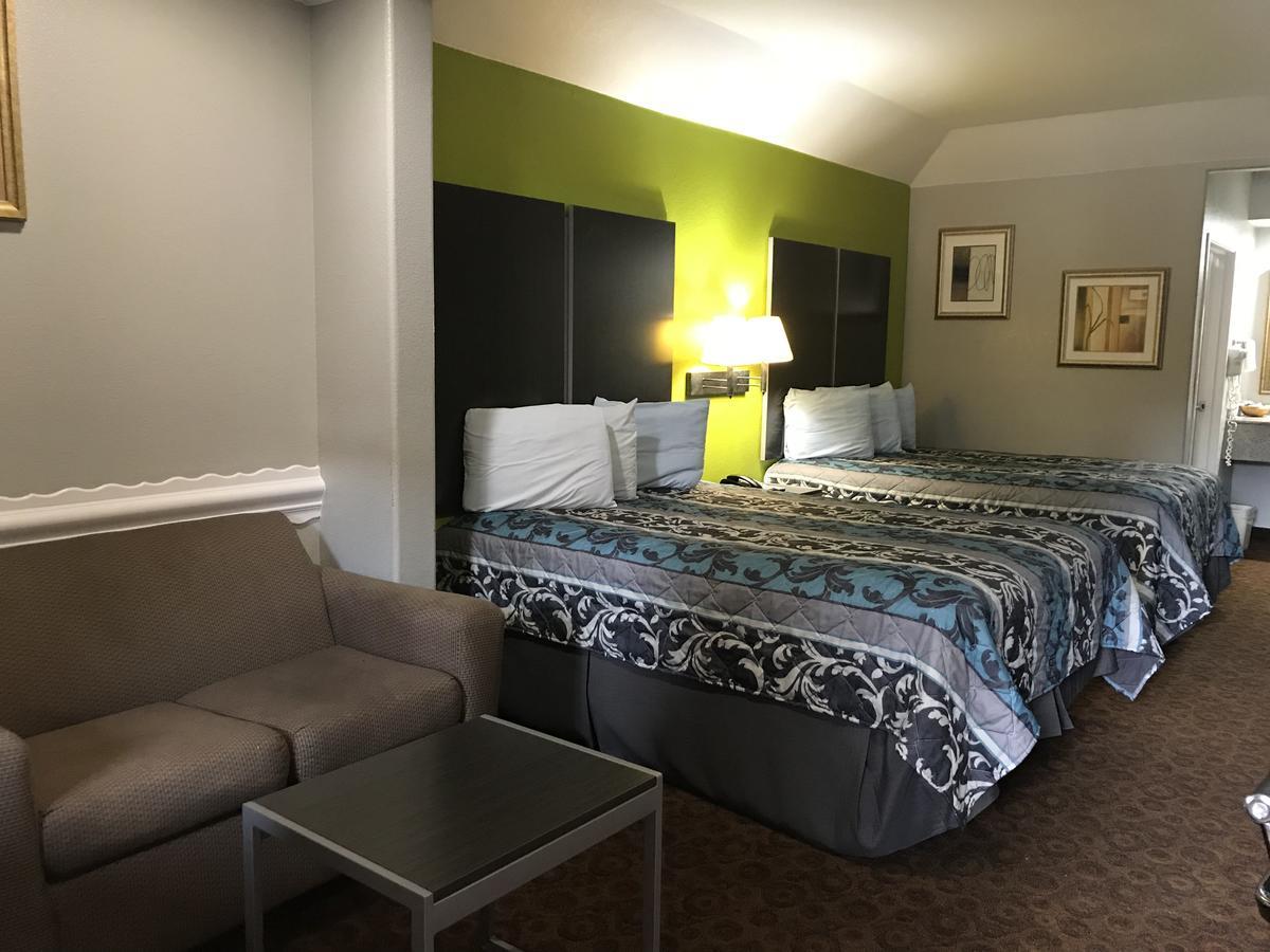 Camelot Inn And Suites Aldine Экстерьер фото