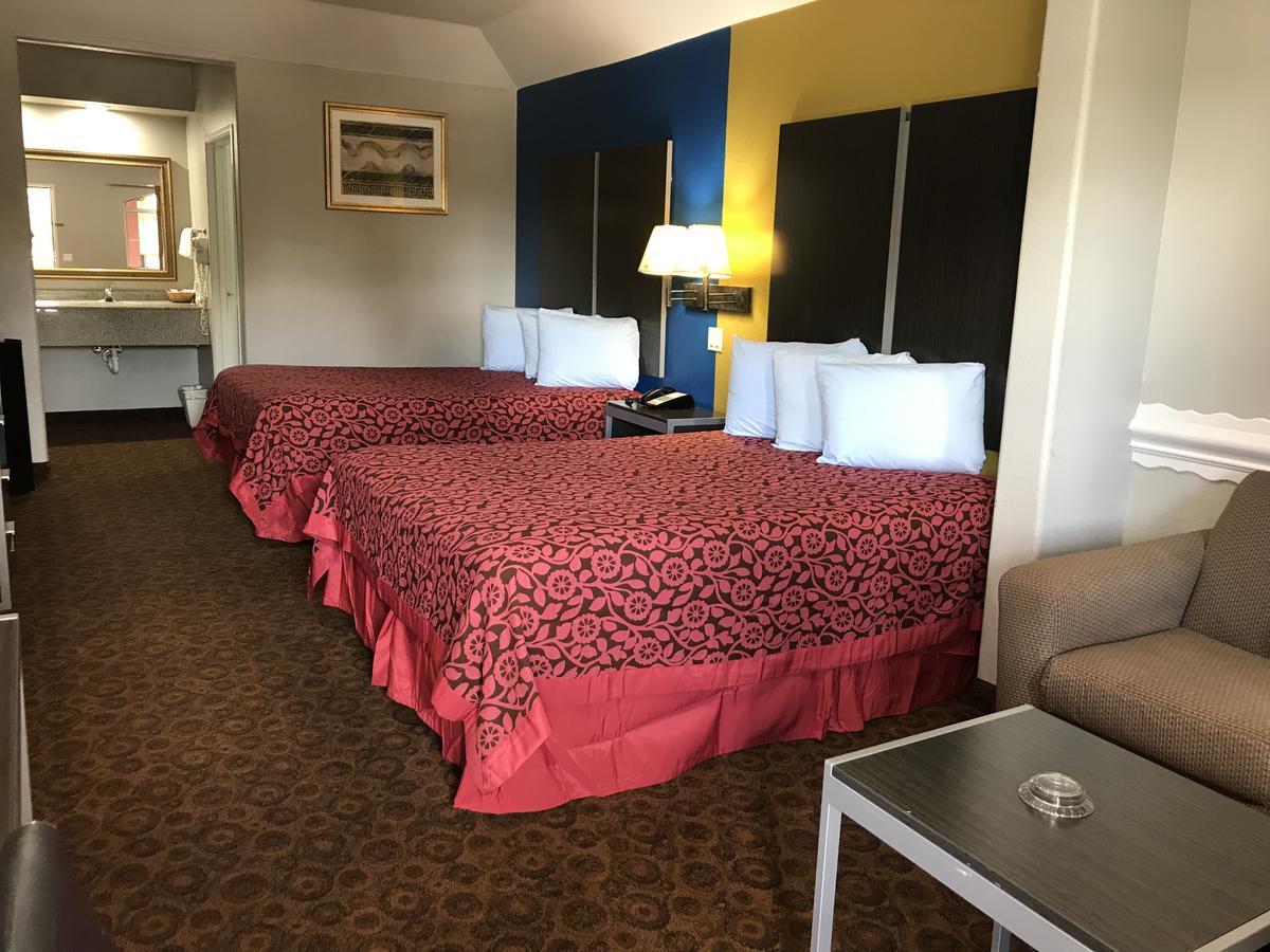 Camelot Inn And Suites Aldine Экстерьер фото