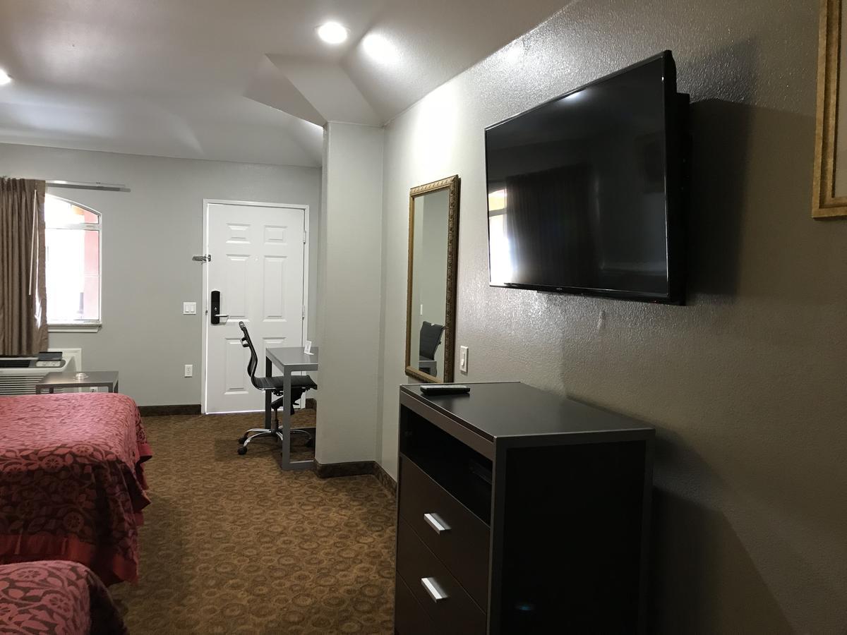 Camelot Inn And Suites Aldine Экстерьер фото