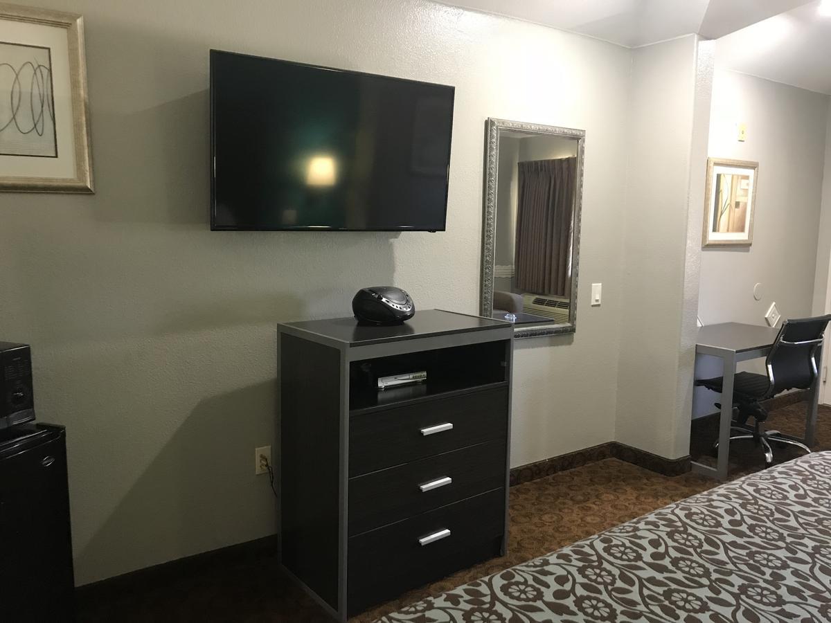 Camelot Inn And Suites Aldine Экстерьер фото