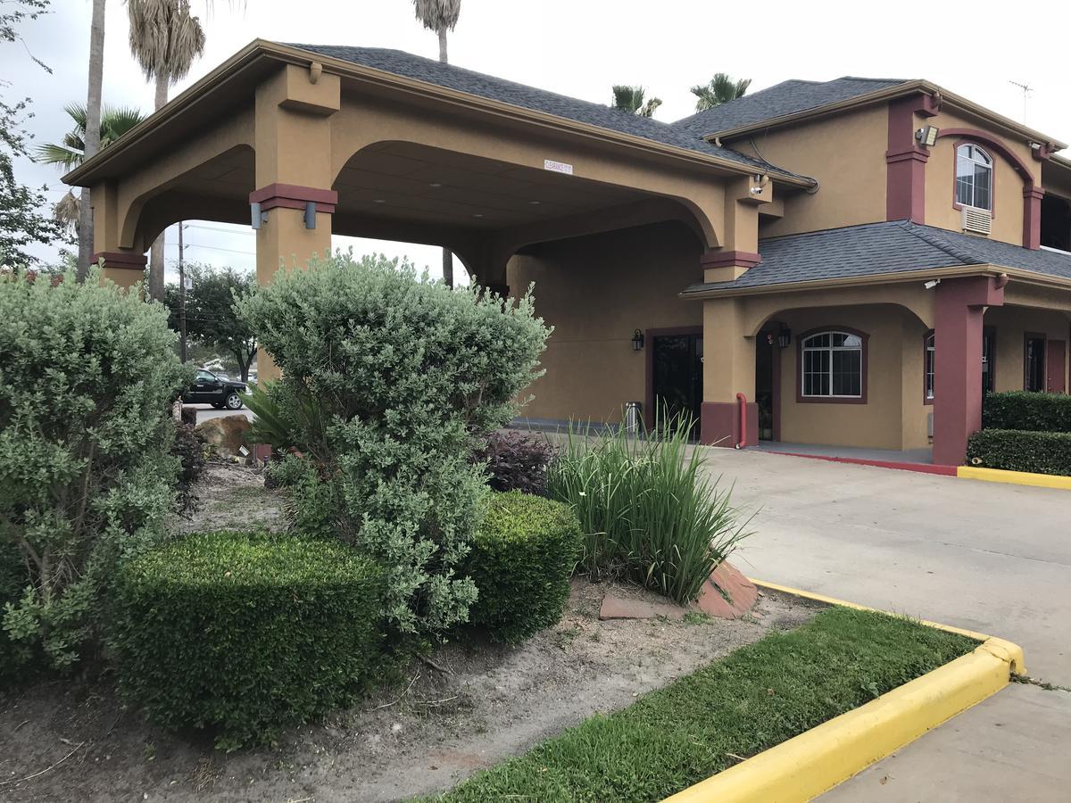 Camelot Inn And Suites Aldine Экстерьер фото