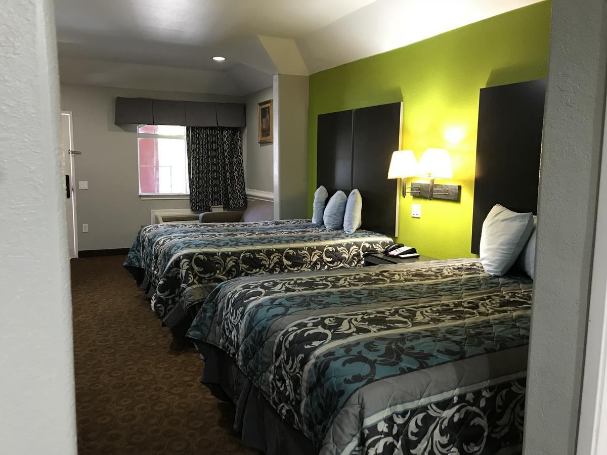 Camelot Inn And Suites Aldine Экстерьер фото