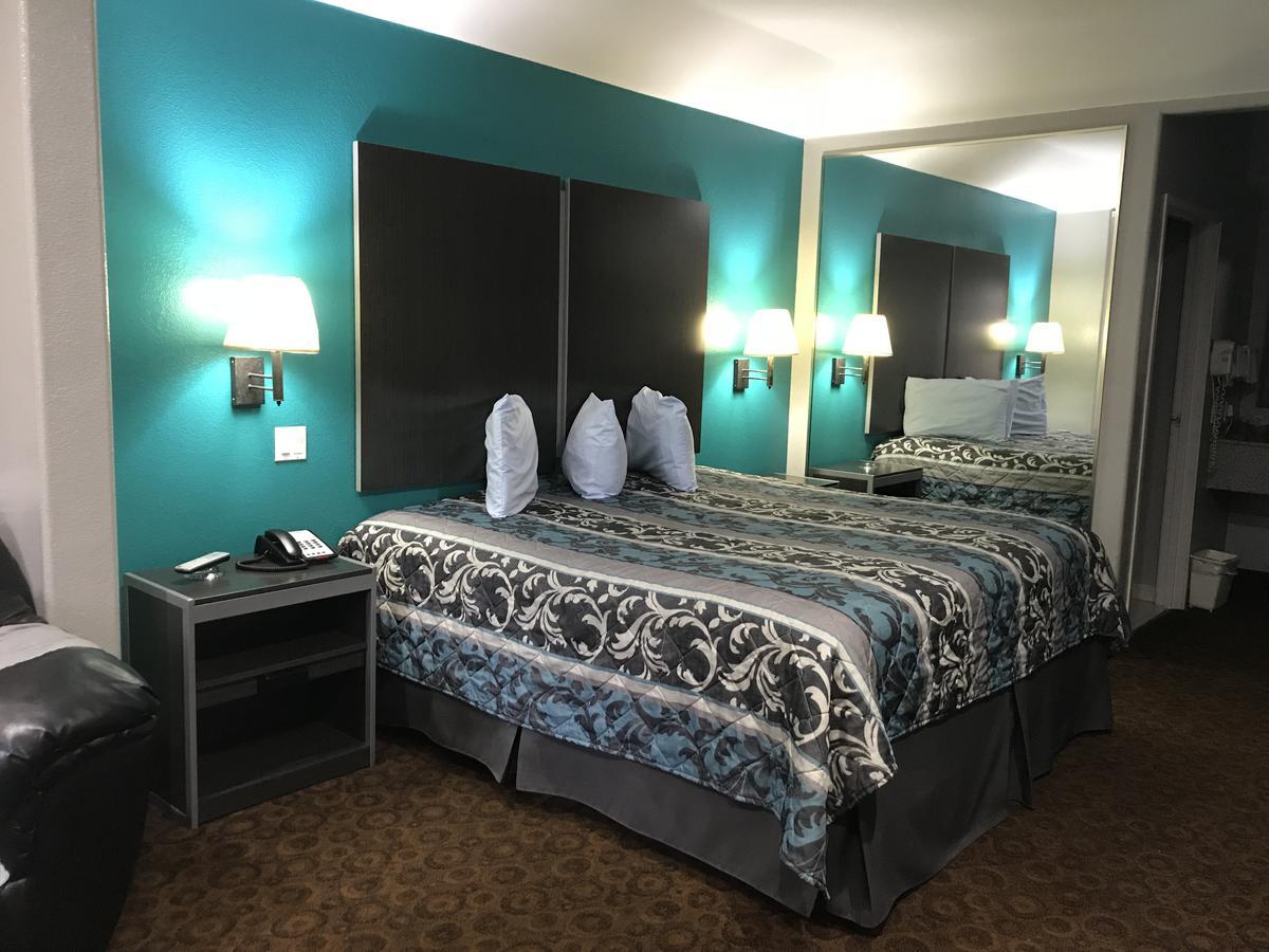 Camelot Inn And Suites Aldine Экстерьер фото