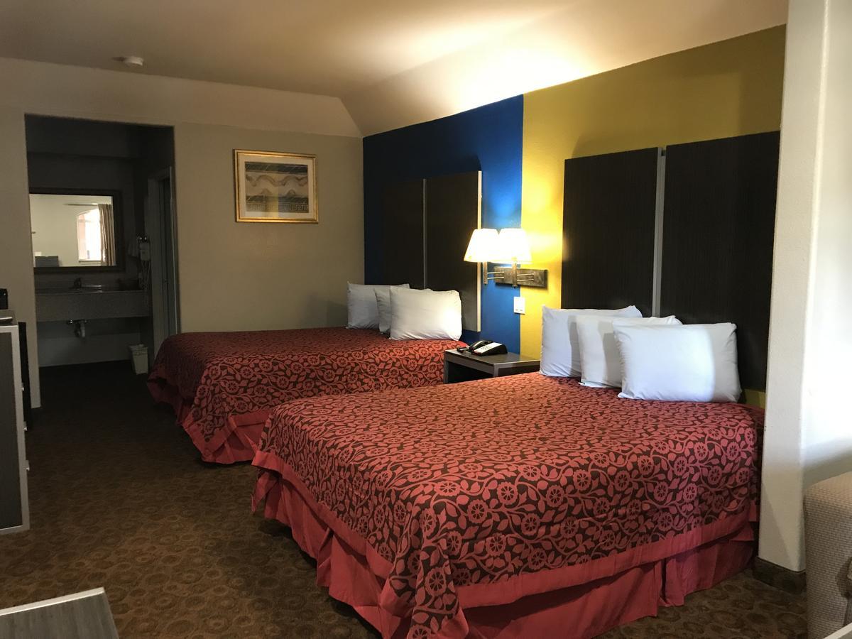 Camelot Inn And Suites Aldine Экстерьер фото