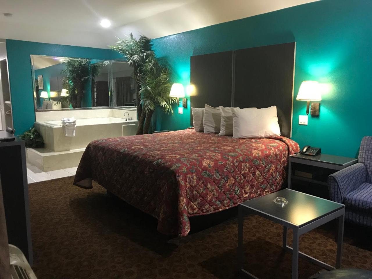 Camelot Inn And Suites Aldine Экстерьер фото