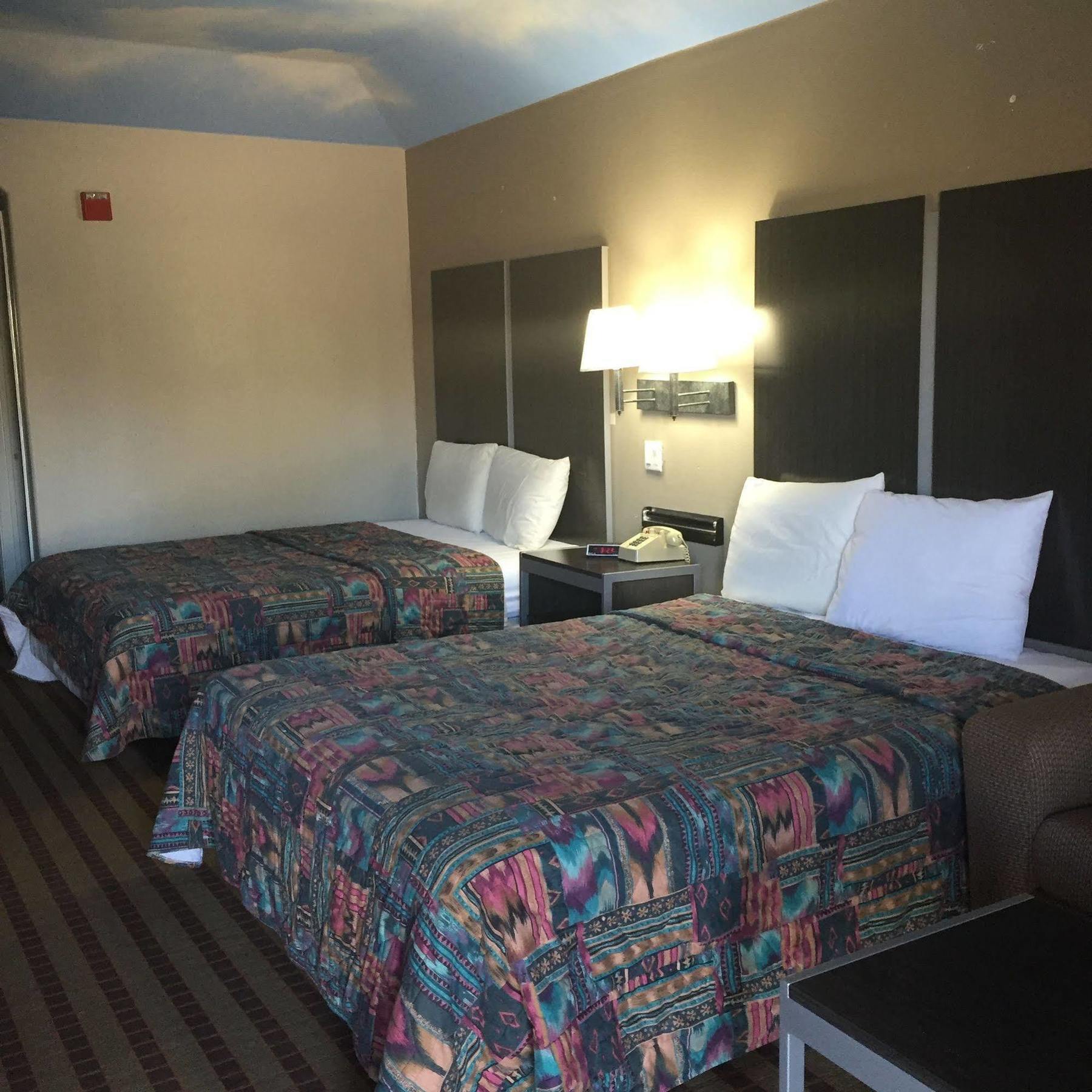 Camelot Inn And Suites Aldine Экстерьер фото