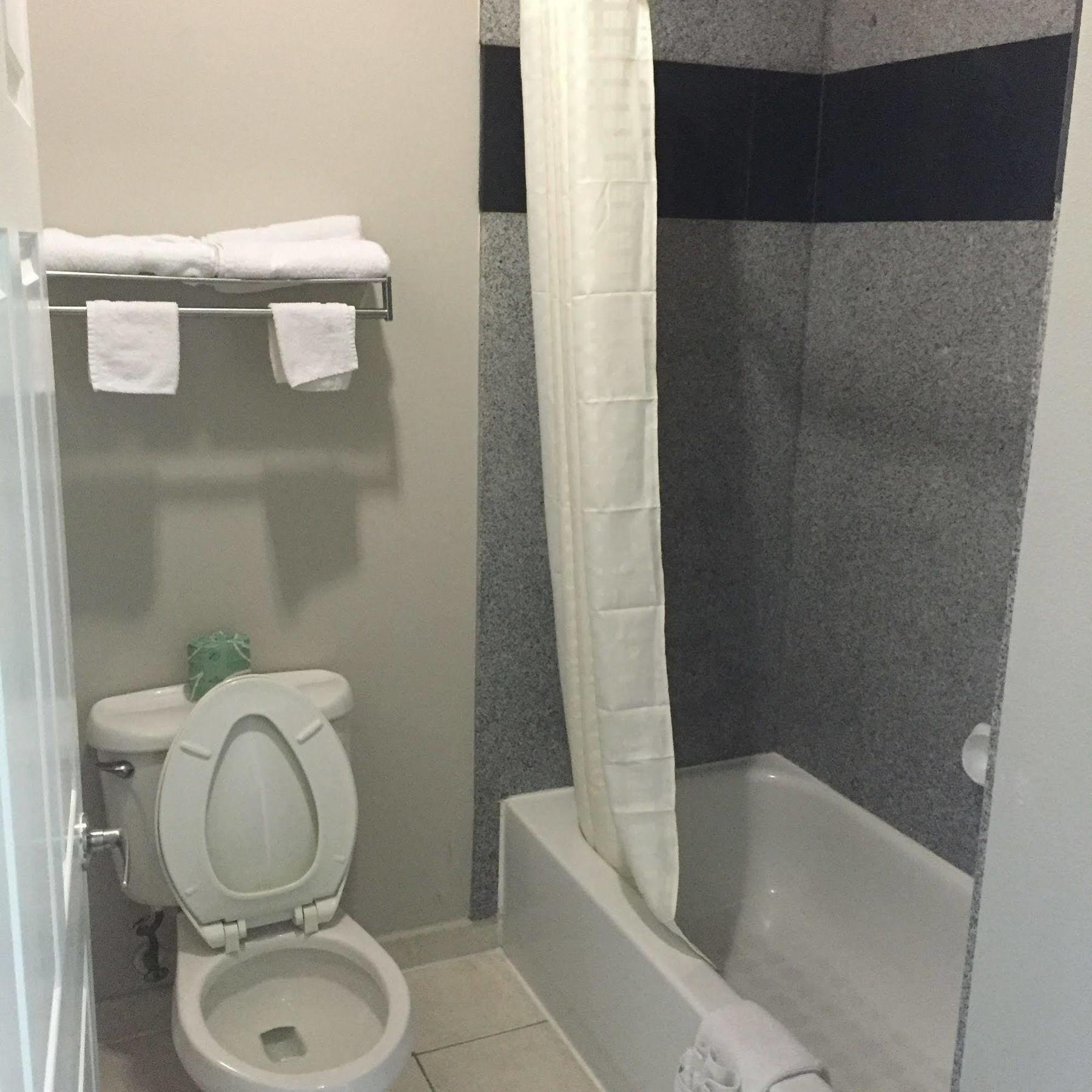 Camelot Inn And Suites Aldine Экстерьер фото